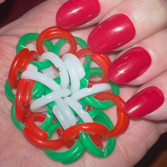 Chinese Jacks: Five (5) Vintage XL Flower Charm Style Jax in Red/Green/White - Picture 2 of 4